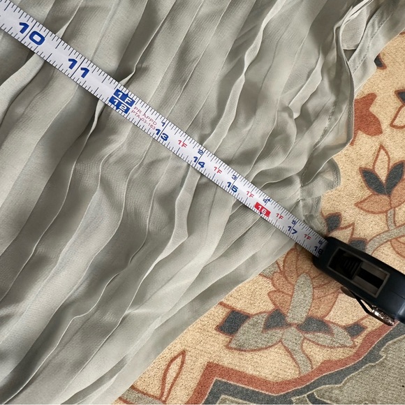 Lauren Conrad Runway Dress 4 - Picture 8 of 9